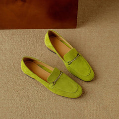 Mocasín de mujer con hebilla dorada y colores vivos, Verde
