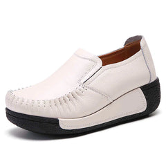 Mocasín de mujer en piel lisa con suela gruesa, Beige