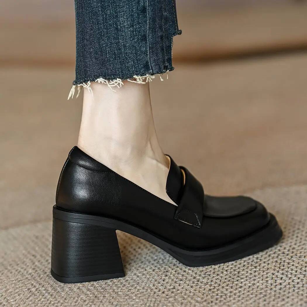 Mocasín vintage de mujer con tacón cuadrado