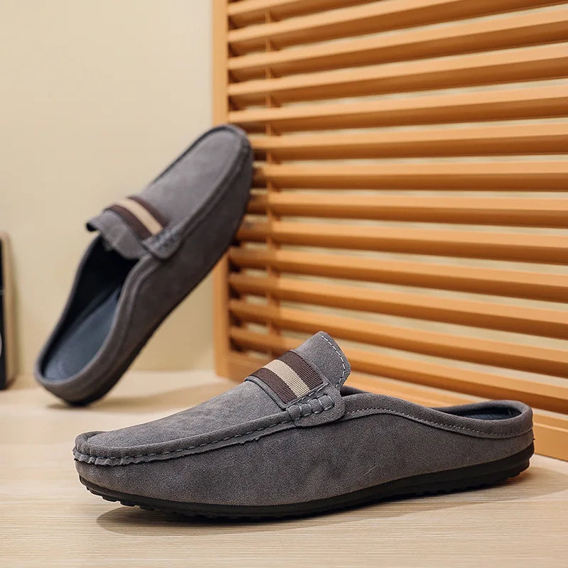 Parte trasera abierta del mocasín mule de hombre