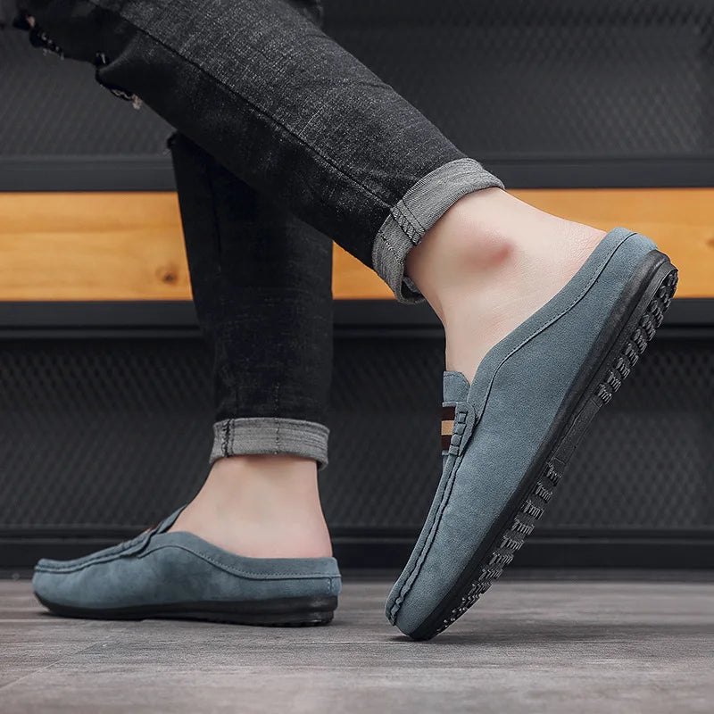 Mocasín mule de hombre gris con banda bicolor