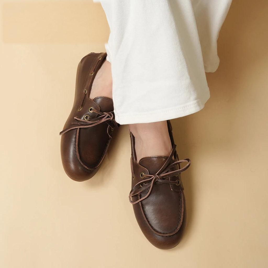 Mocasín náutico de mujer con cordones Beige, vista lateral