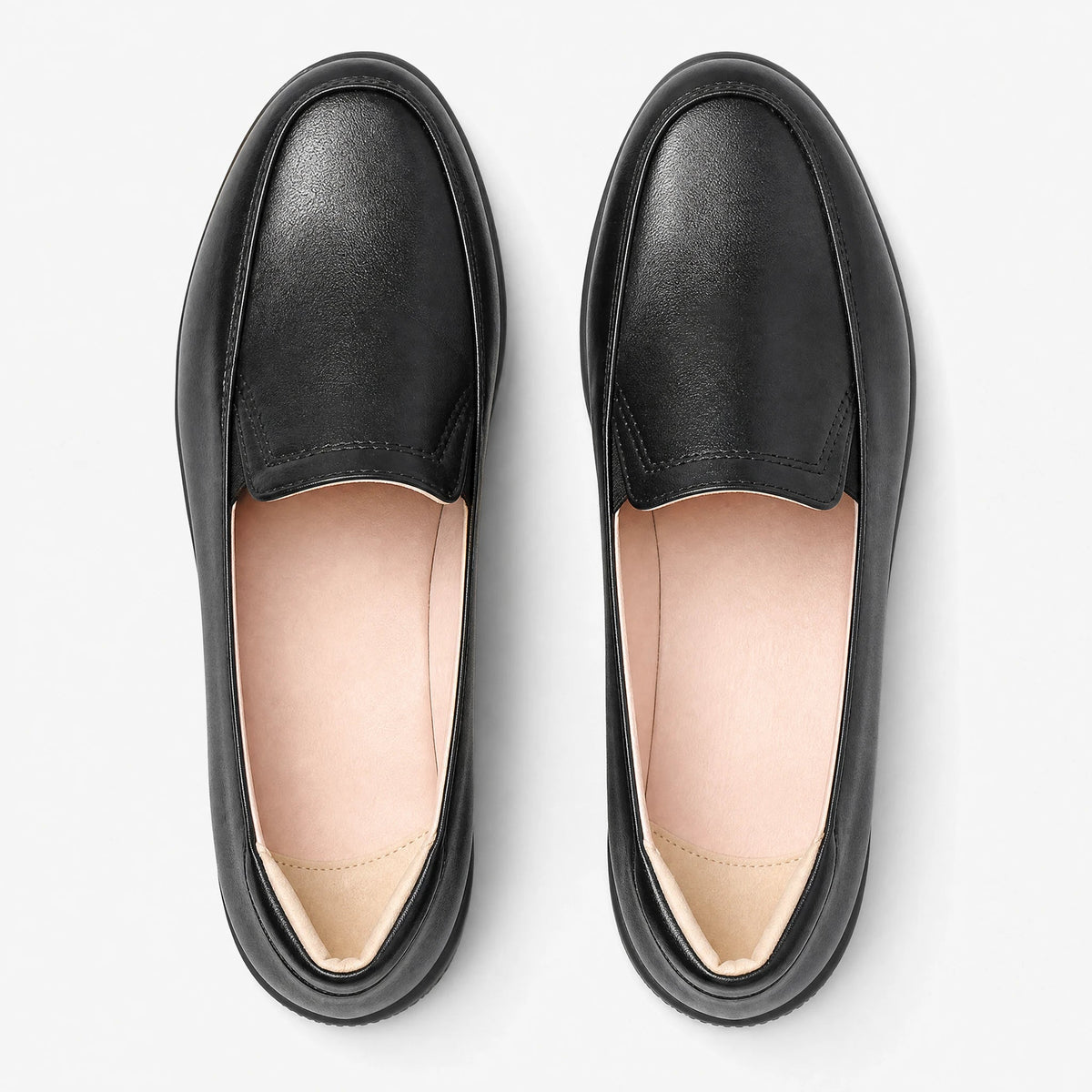 Mocasín negro de cuña para mujer, vista lateral Imagen
