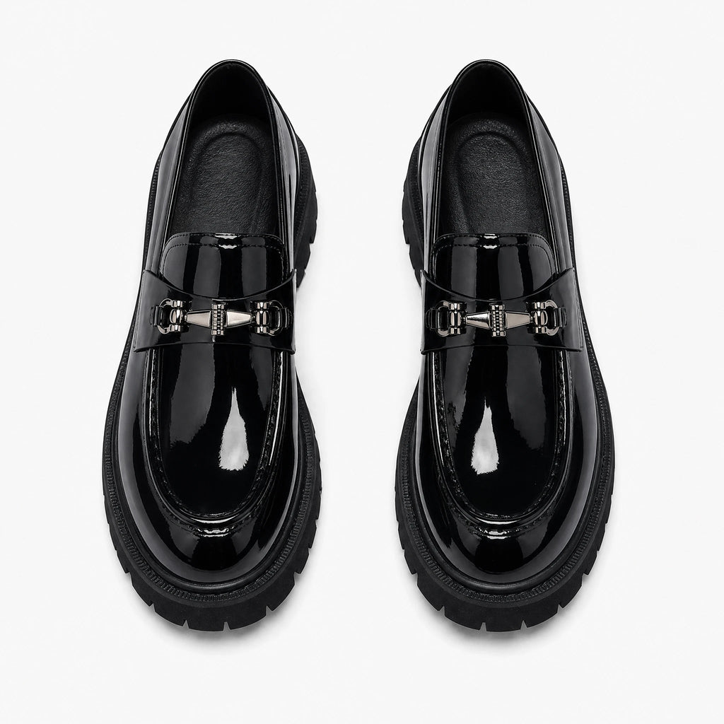 Mocasín negro hombre de charol con suela gruesa dentada negro, vista principal