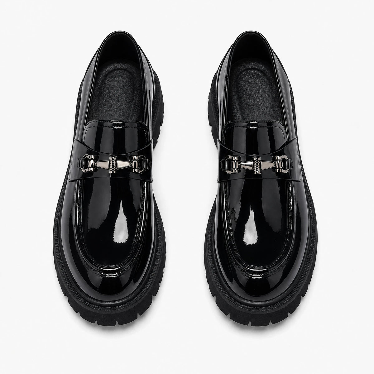 Mocasín negro hombre de charol con suela gruesa dentada negro, vista principal