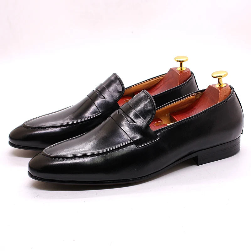 Mocasín penny de hombre en piel patinada, color marrón, vista frontal