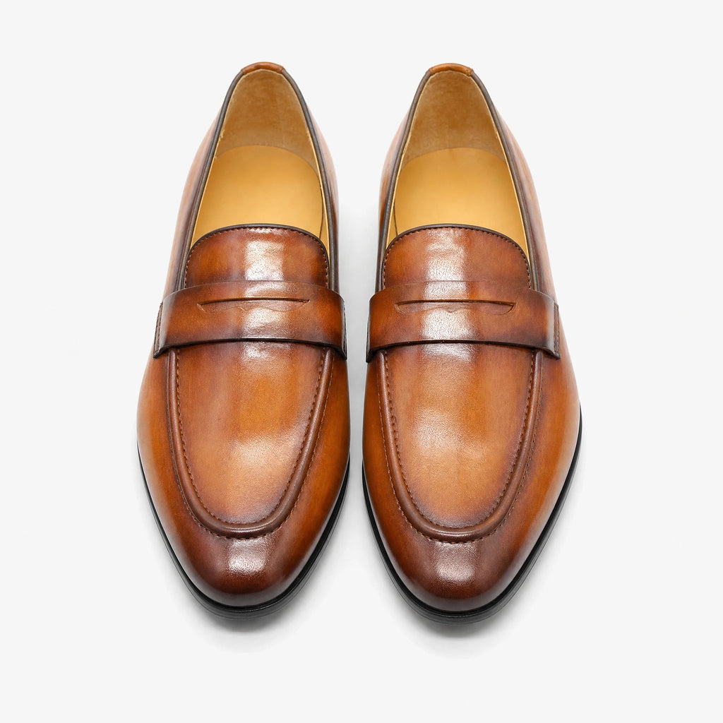 Mocasín penny hombre de piel patinada a mano marrón oscuro, vista principal