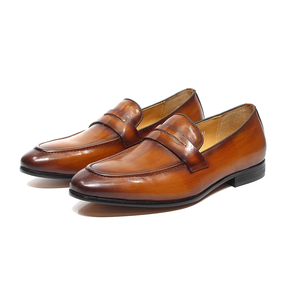 Mocasín penny hombre de piel patinada a mano coñac, vista lateral