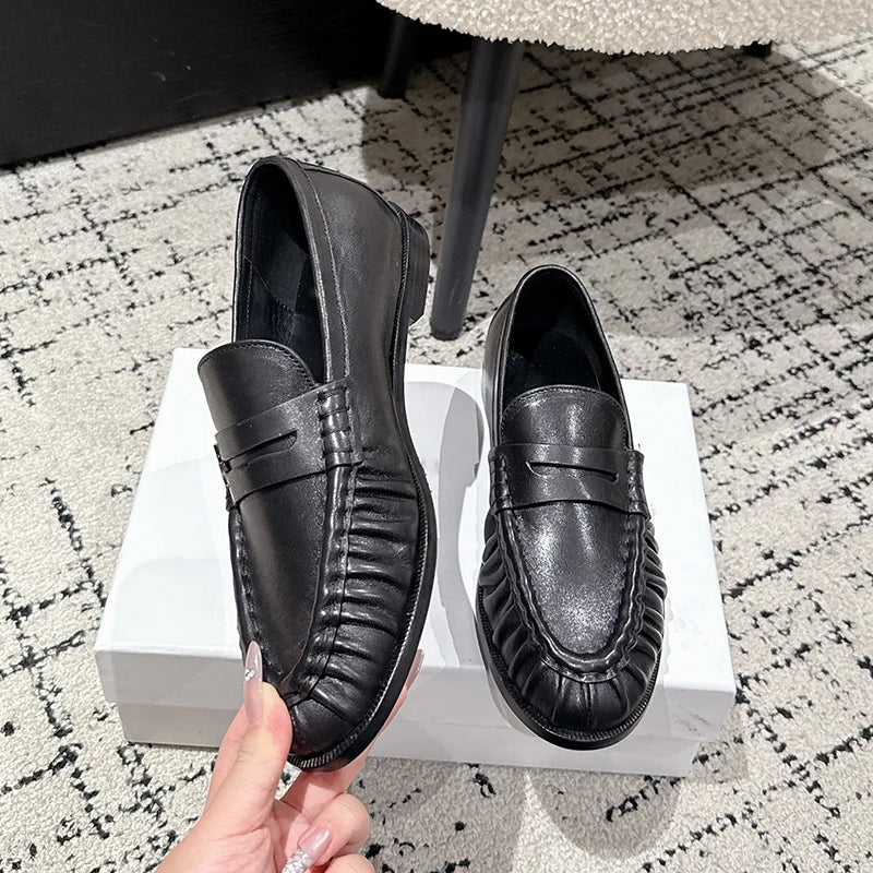 Mocasín penny mujer chic y atemporal coñac, vista de frente