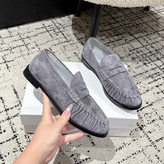 Mocasín penny mujer efecto ante, colores de tendencia, Gris