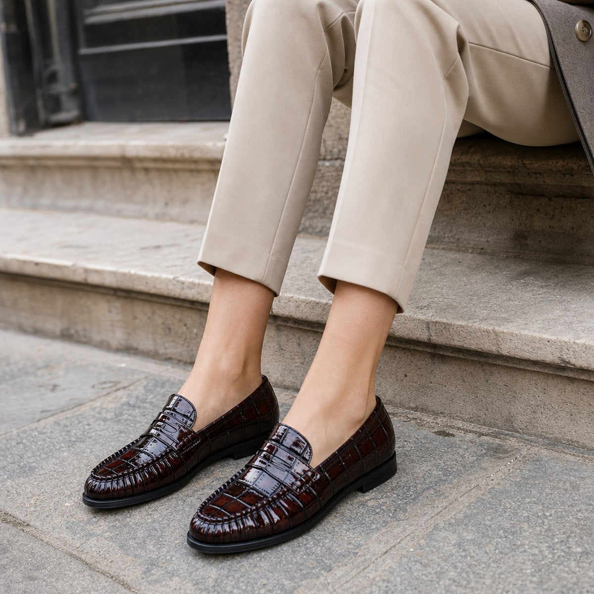 Mocasín penny mujer efecto croco negro croco, detalle de la costura Imagen