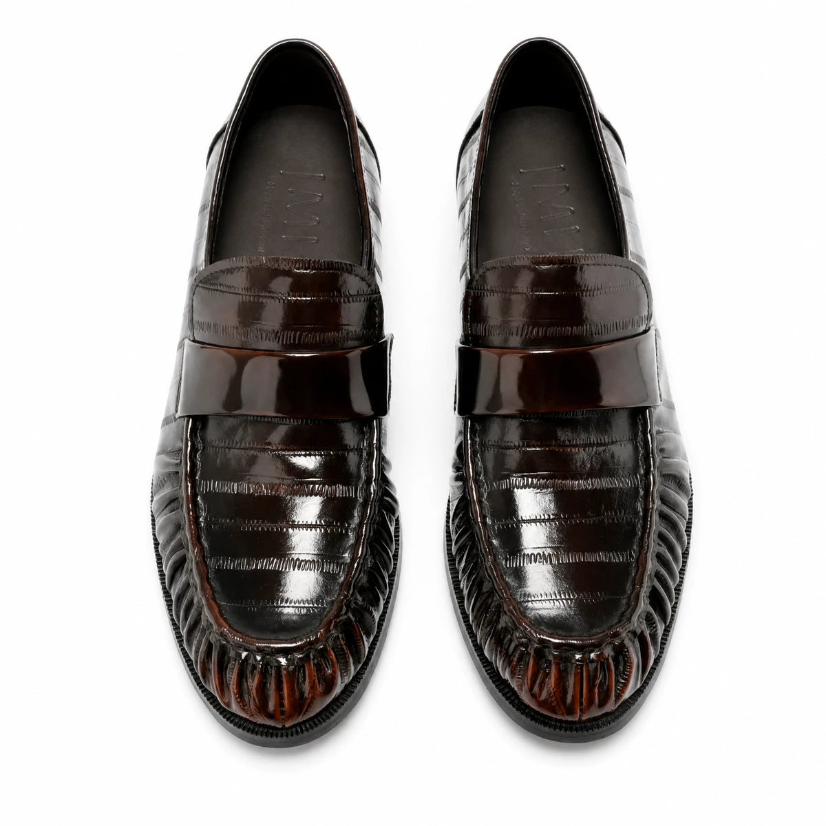 Mocasín de piel para hombre efecto piel de anguila, negro y marrón, color marrón oscuro, vista frontal Imagen