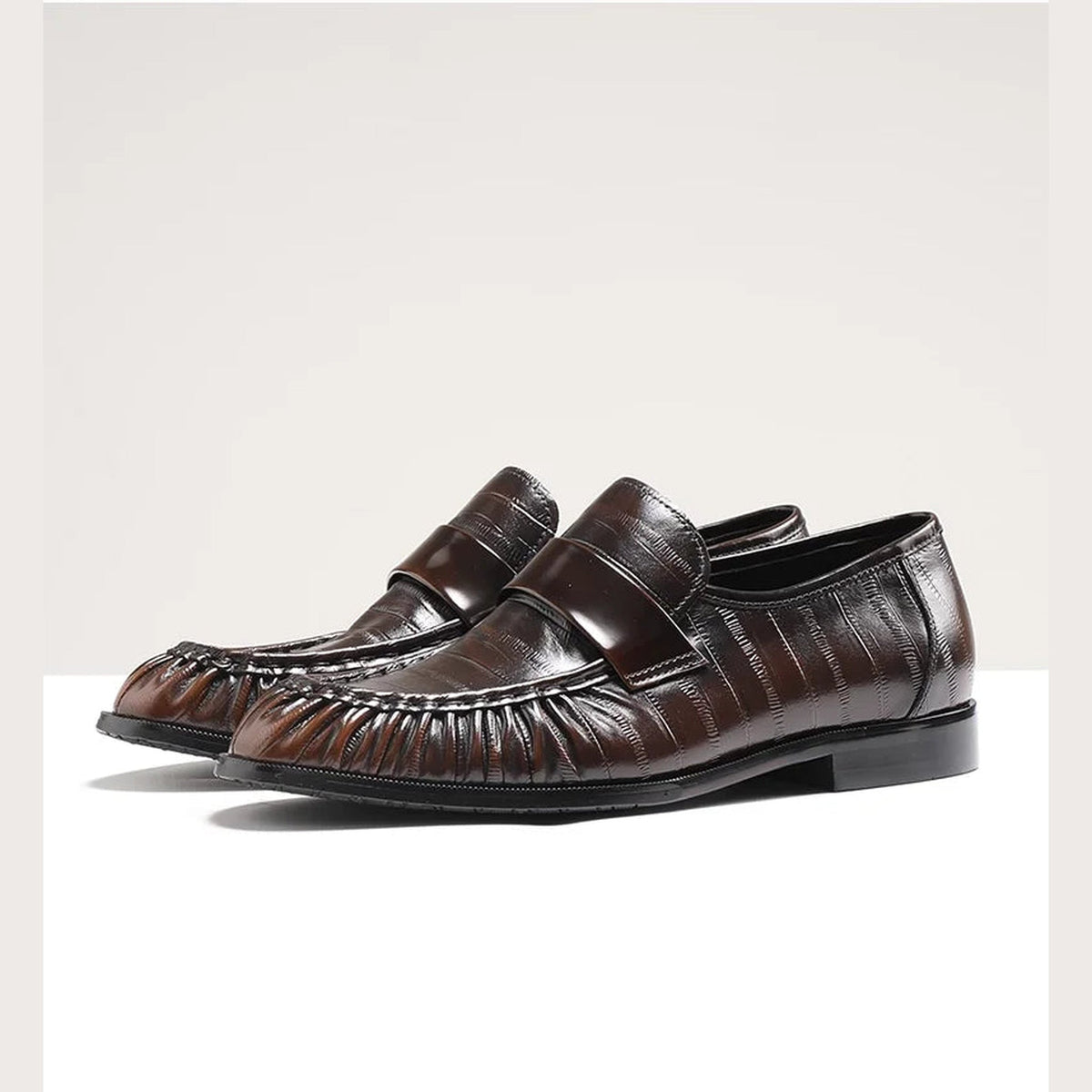 Mocasín de piel para hombre efecto piel de anguila, negro y marrón, color negro, vista trasera