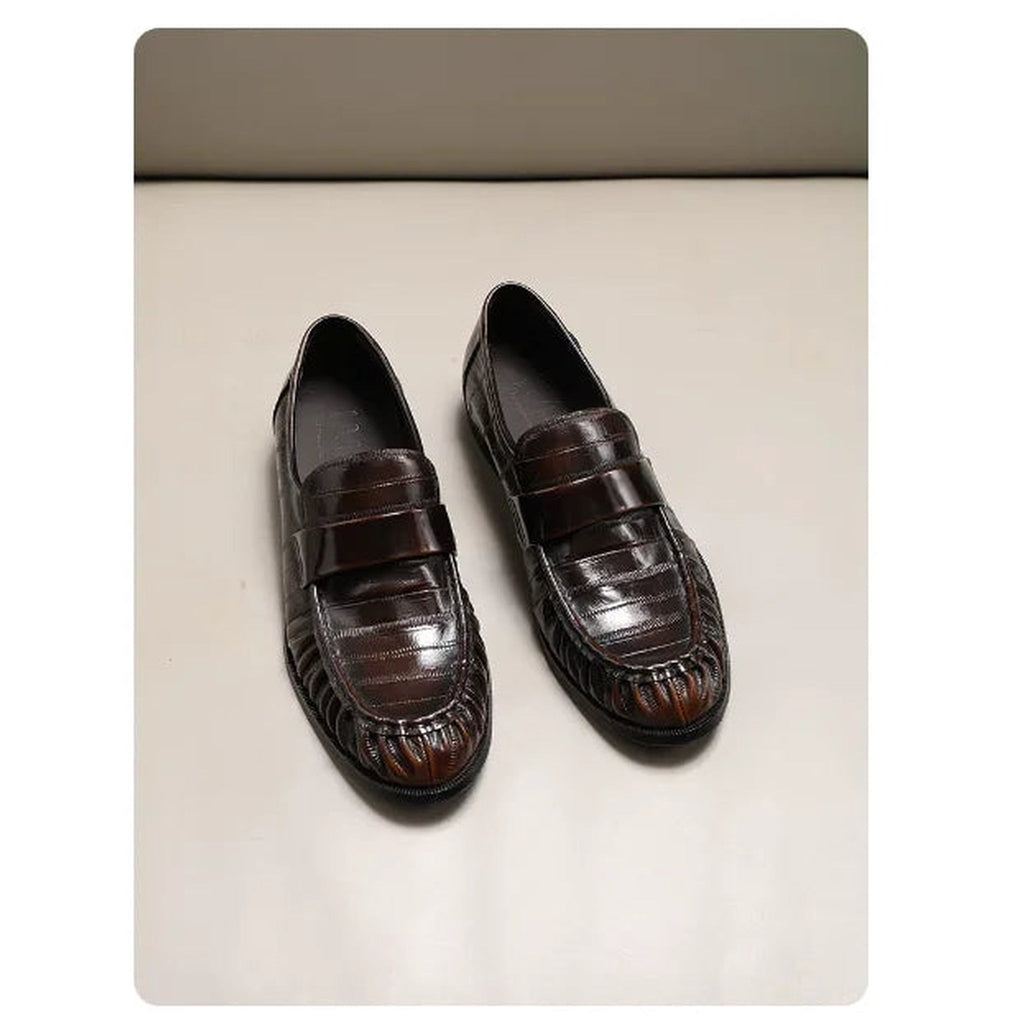 Mocasín de piel para hombre efecto piel de anguila, negro y marrón, color marrón oscuro, detalle de las costuras
