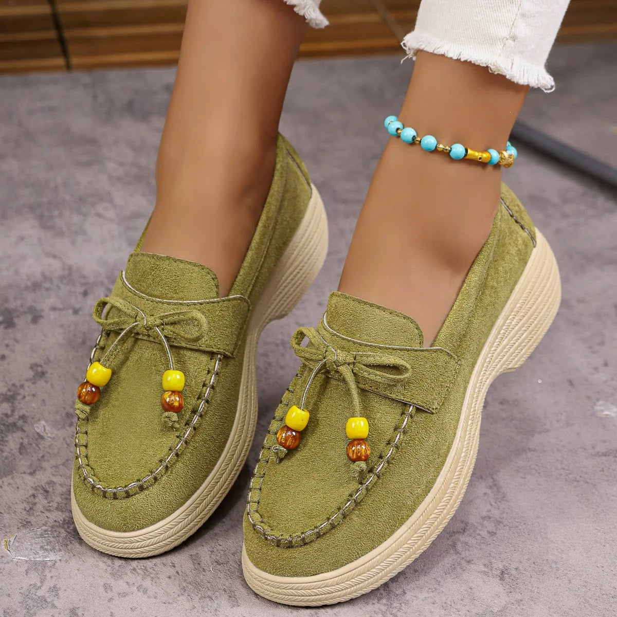 Mocasín con plataforma de mujer visto de perfil