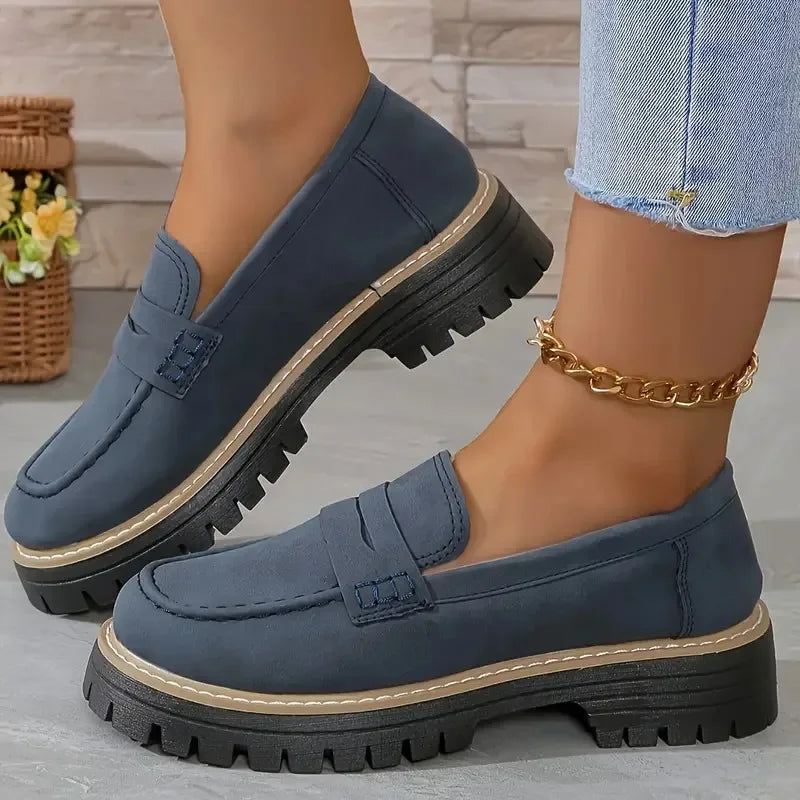 Mocasín de mujer con plataforma y suela dentada Camel, vista frontal