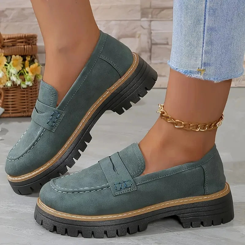 Mocasín de mujer con plataforma y suela dentada Rojo, vista lateral