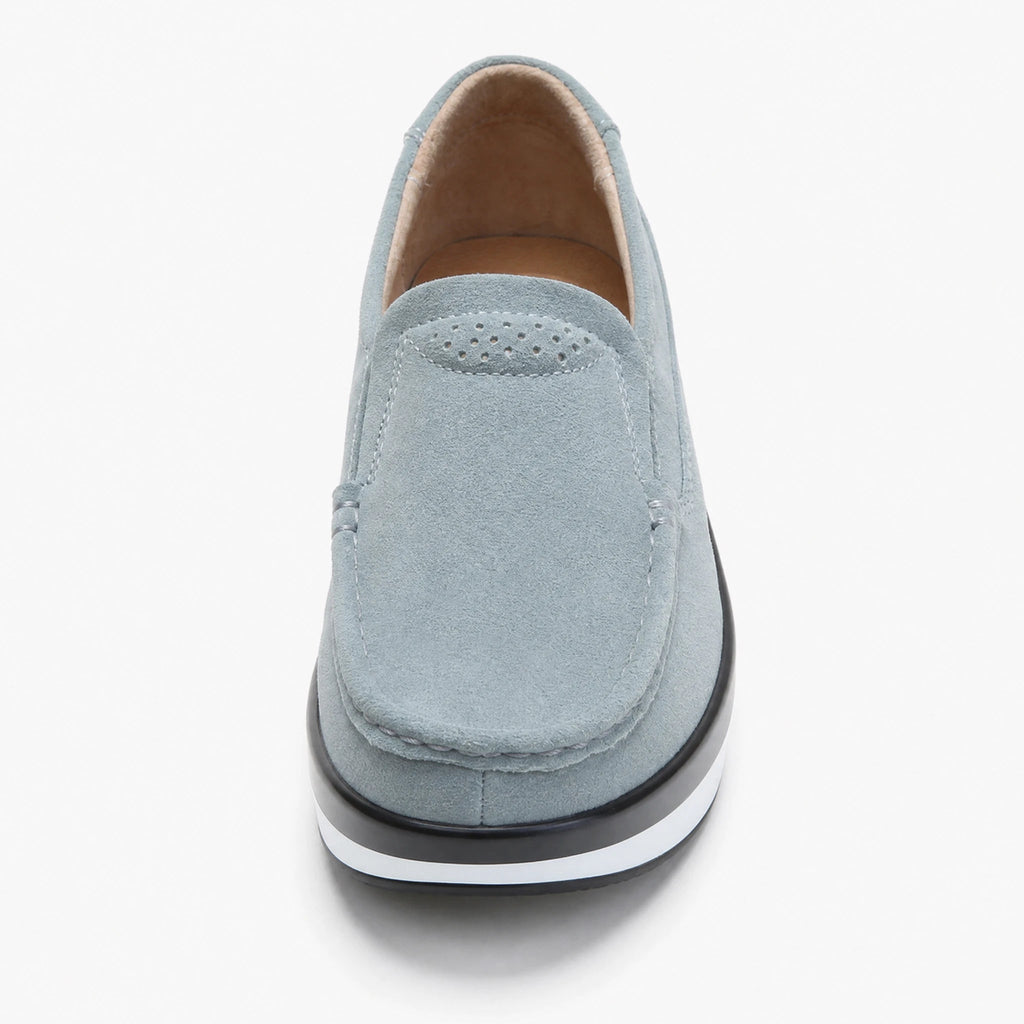 Mocasín de plataforma gris con suela gruesa bicolor