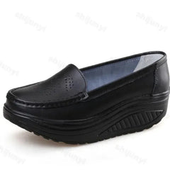 Mocasín de plataforma perforado con suela gruesa, Negro