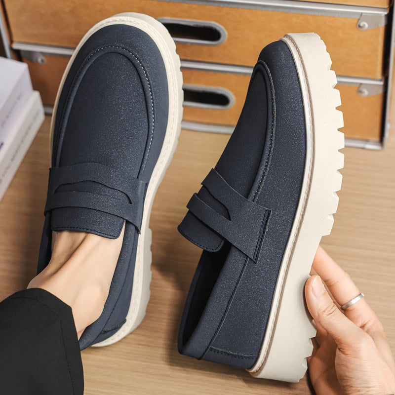 Mocasines azul marino y camel juntos