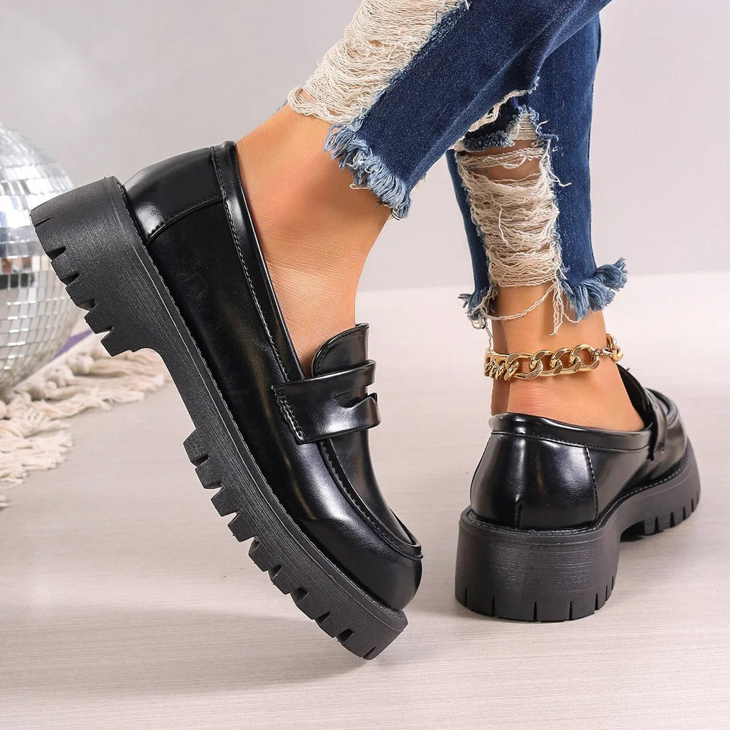 Mocasín de mujer con suela dentada y plataforma Negro, detalle de la suela