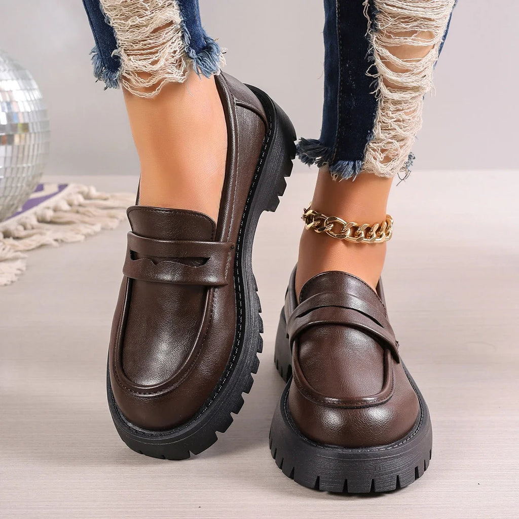 Mocasín de mujer con suela dentada y plataforma Marrón, vista trasera