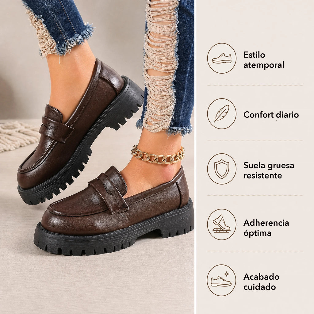 Mocasín de mujer con suela dentada y plataforma Marrón, detalle de las costuras