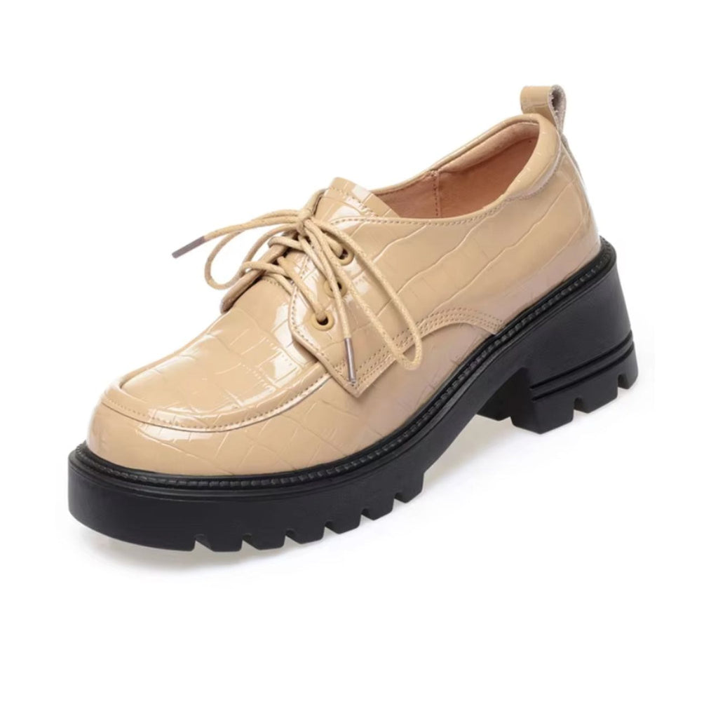 Mocasín de tacón efecto cocodrilo charol beige, vista superior