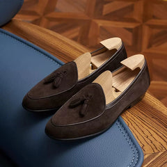 Mocasines de borla para hombre en ante con punta fina, Marrón oscuro