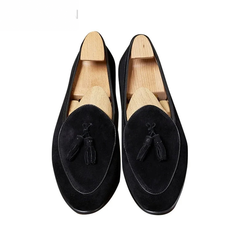 Mocasines de borla para hombre en ante con punta fina, color verde oscuro, vista trasera