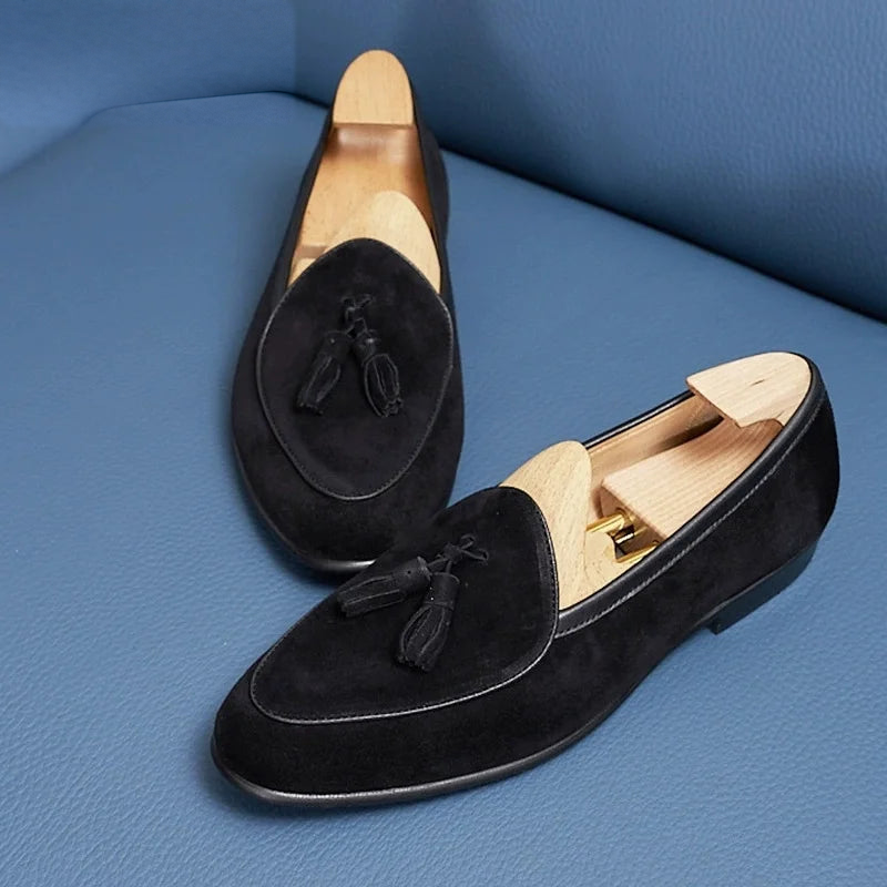 Mocasines de borla para hombre en ante con punta fina, color coñac, par completo