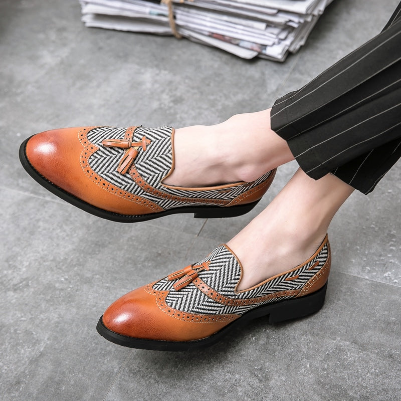 Mocasines con borlas de cuero con motivo de espiga