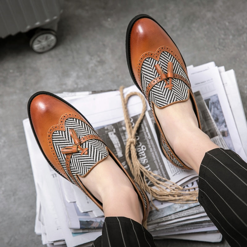 Mocasines con borlas de cuero con motivo de espiga