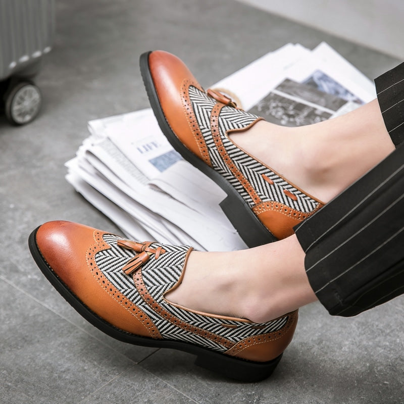 Mocasines con borlas de cuero con motivo de espiga