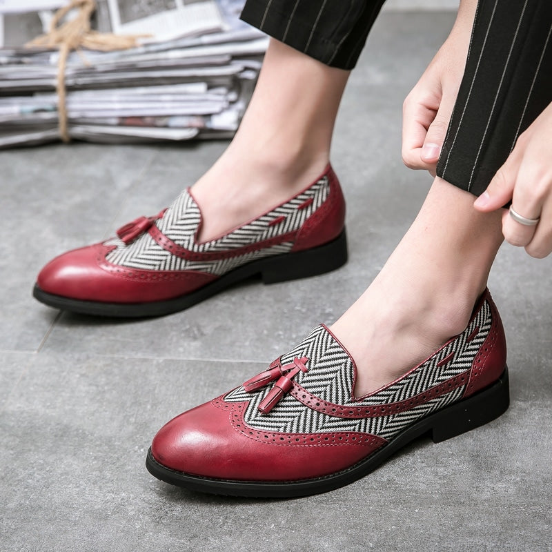Mocasines con borlas de cuero con motivo de espiga