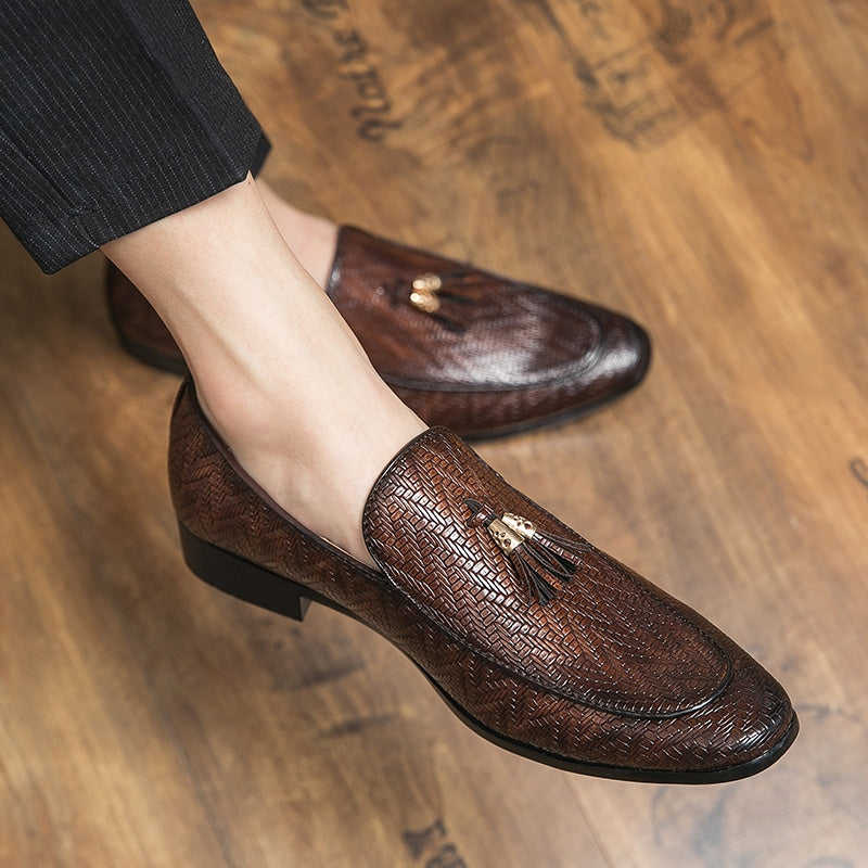 Mocasines con borlas de cuero con motivo zigzag tejido