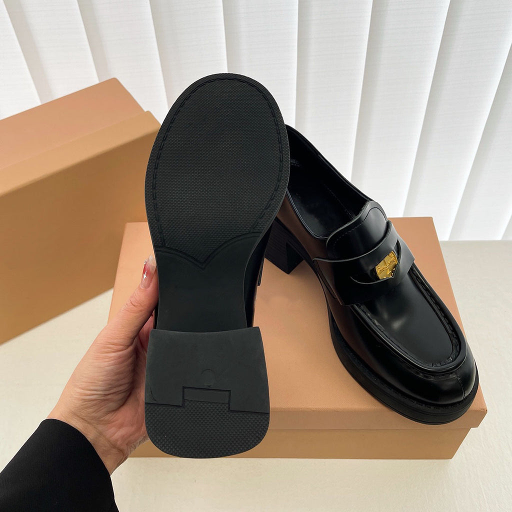Mocasines negros de tacón cuadrado para mujer