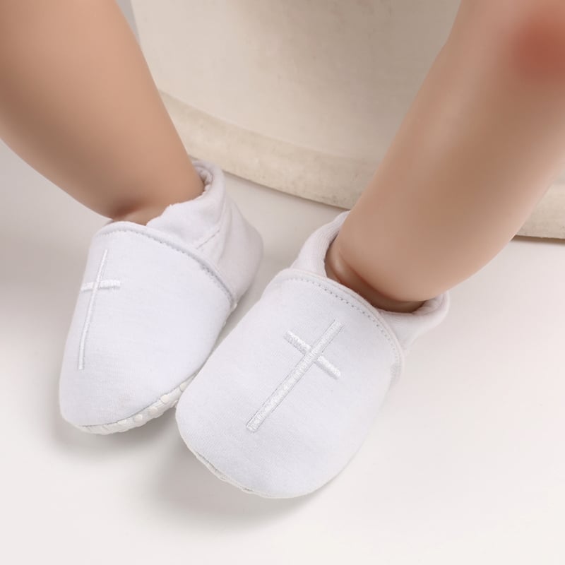 Mocasines de bautizo para bebé de algodón blanco con cruz bordada en la parte superior