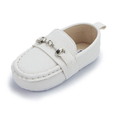 Mocasines efecto piel granulada con mors plateados para bebé, Blanco