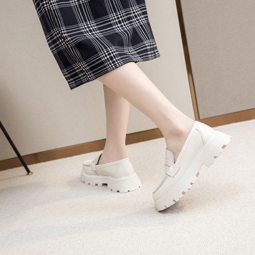Mocasines de piel lisa con suela gruesa