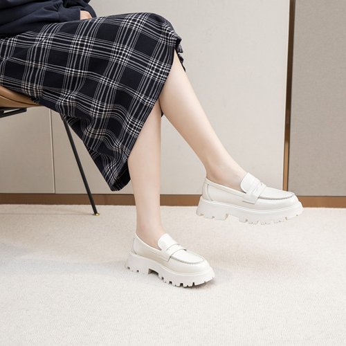 Mocasines de piel lisa con suela gruesa