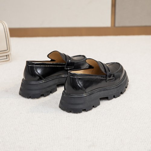 Mocasines de piel lisa con suela gruesa