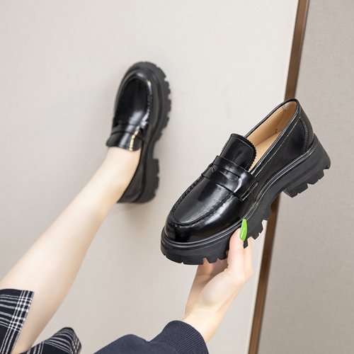 Mocasines de piel lisa con suela gruesa