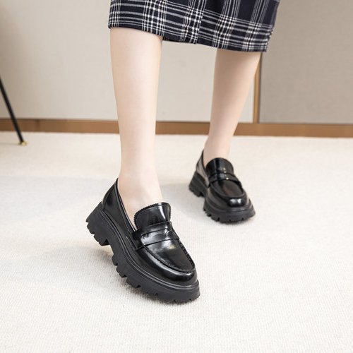 Mocasines de piel lisa con suela gruesa