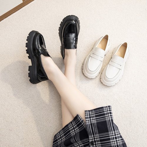 Mocasines de piel lisa con suela gruesa