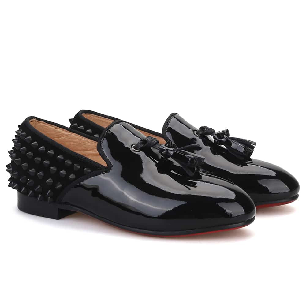 Mocasines de charol negro para hombre con pinchos