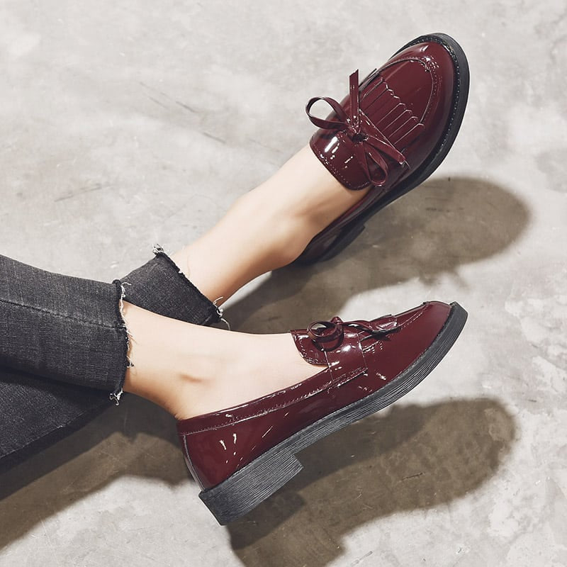 mocasín rojo con borlas para mujer