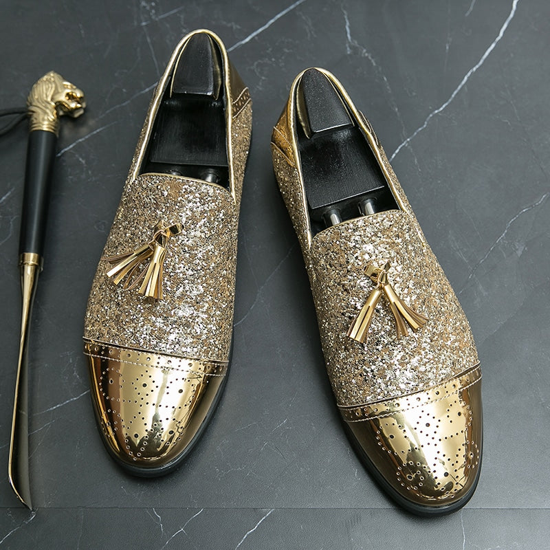 Mocasines de fiesta dorados de charol y lentejuelas