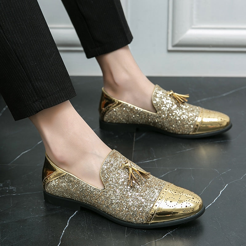 Mocasines de fiesta dorados de charol y lentejuelas