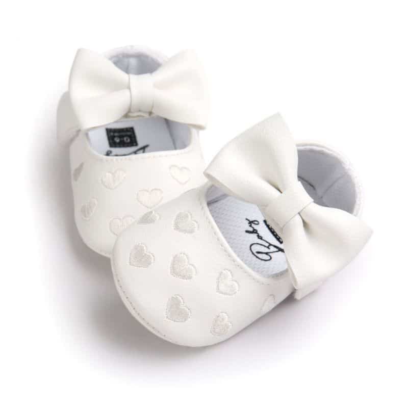 Mocasines para bebé niña con motivo de corazón